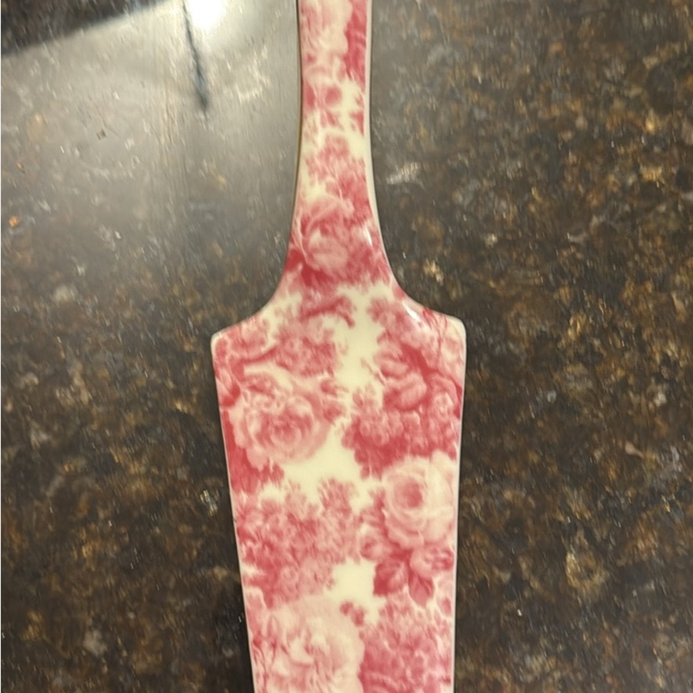 Vintage-Inspired pink Floral Cake Server